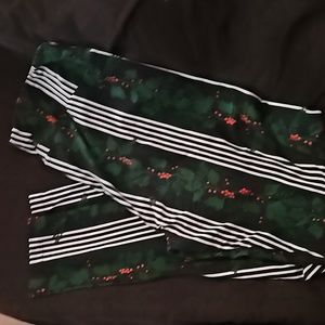 LulaRoe Christmas leggings